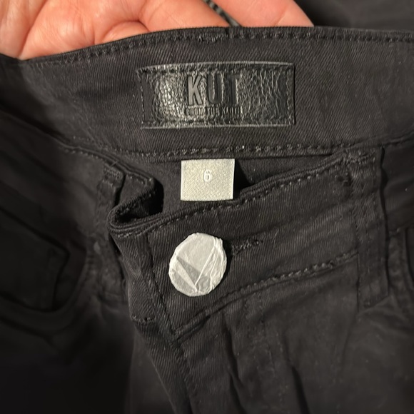 Kut from the Kloth | Amy Crop Straight Leg | Black Ankle Jeans | Sz 6 - Picture 2 of 6